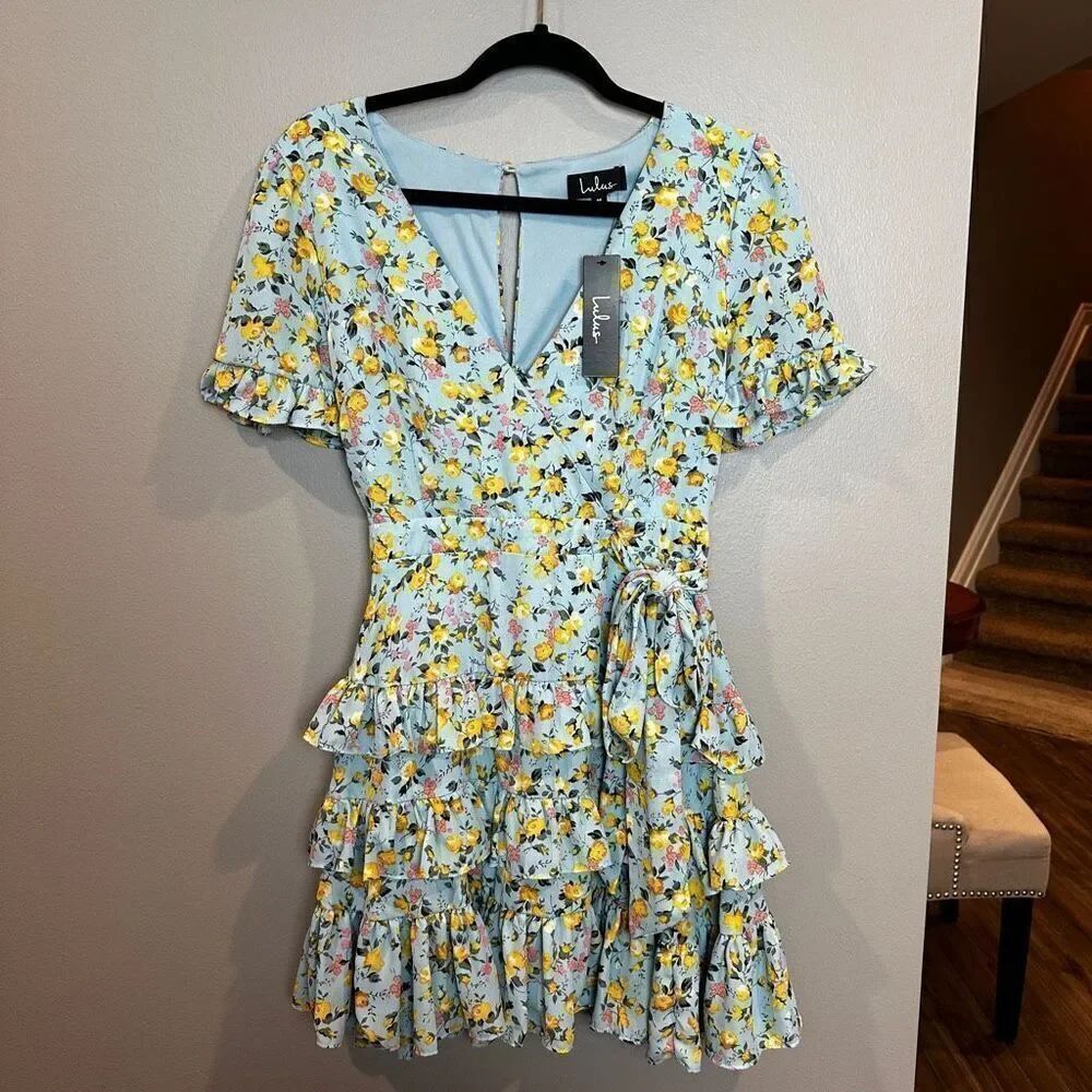 Lulu’s Tiered Floral Dress Medium